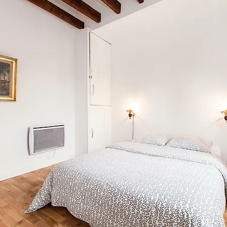 Charming 30m² Border Of Montmartre