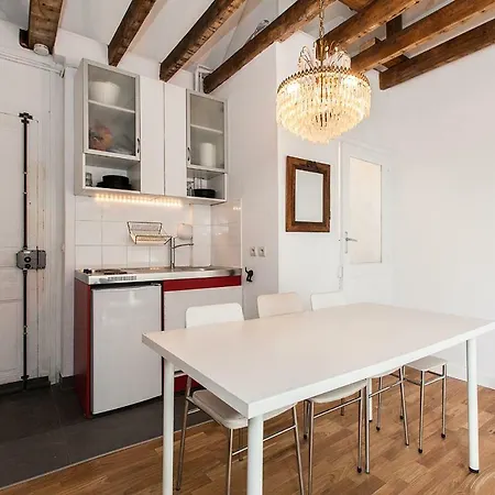 Charming 30m² Border Of Montmartre Paris