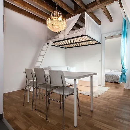 Charming 30m² Border Of Montmartre Paris