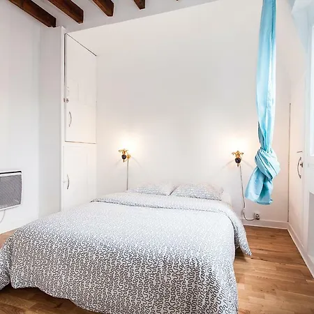 Charming 30m² Border Of Montmartre Paris
